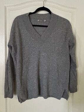 Gray V-Neck Cashmere Sweater